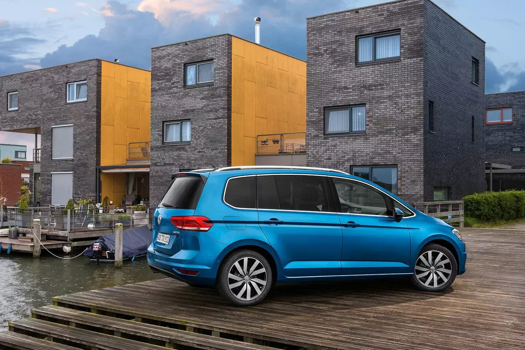 Volkswagen Touran 1.5 TSI EVO R-Line 5dr DSG