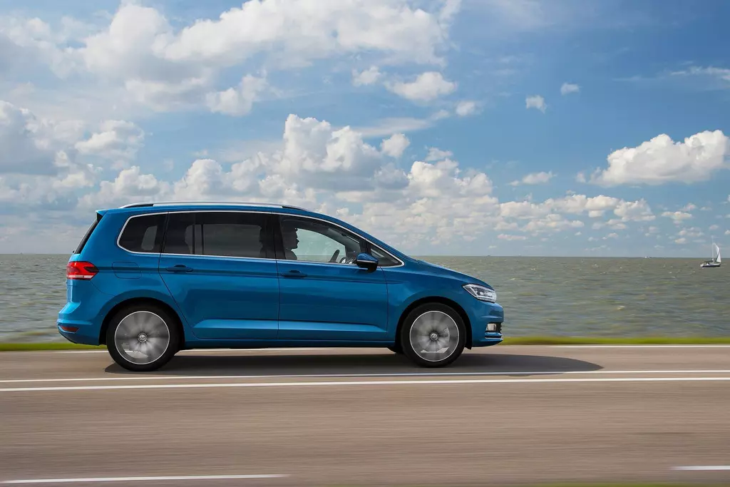 Volkswagen Touran 1.5 TSI EVO R-Line 5dr DSG