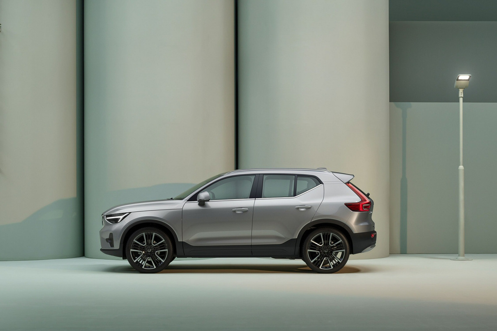 Volvo XC40 SUV 1.5 T4 Recharge PHEV Plus Dark 5dr Auto Car Leasing