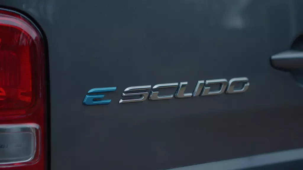 Fiat Scudo E- L2 100KW 75KWH Van Auto