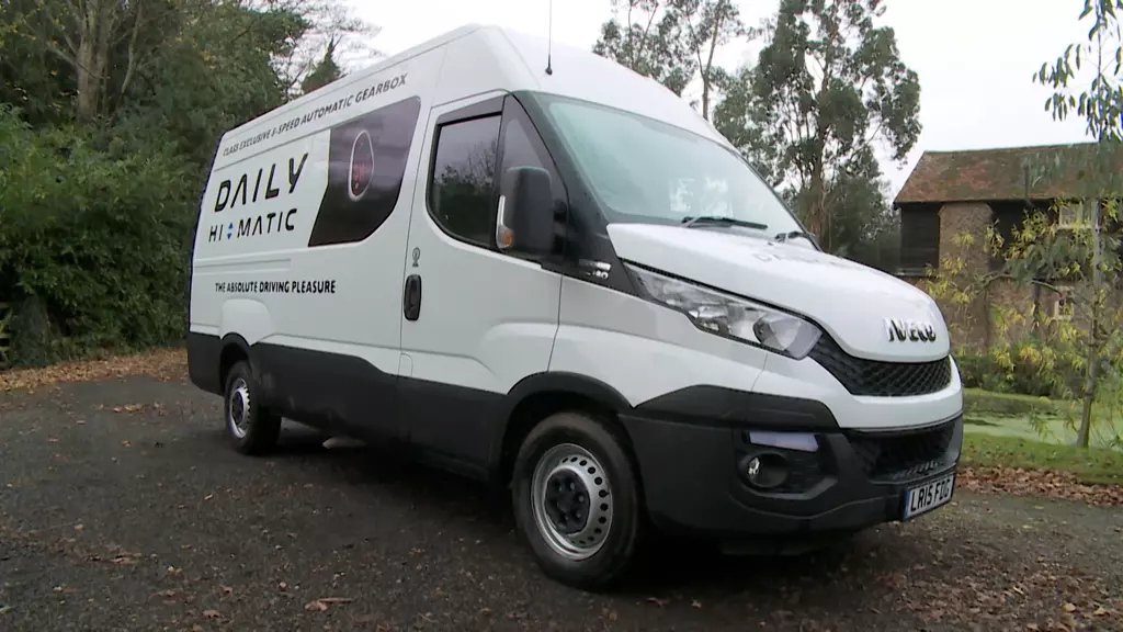 Iveco Daily 35S14 Diesel 2.3 Business Dropside 4100 WB