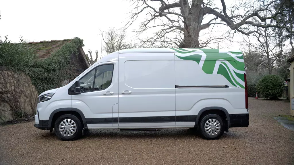 Maxus Deliver 9 LWB Diesel RWD 2.0 D20 150 LUX Chassis CAB