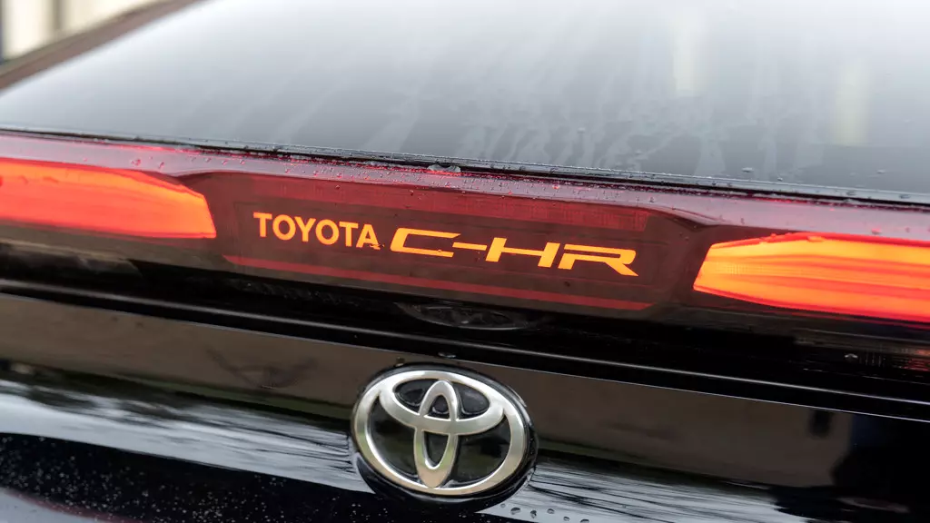 Toyota C-HR 2.0 PHEV Design 5dr CVT Bi-tone
