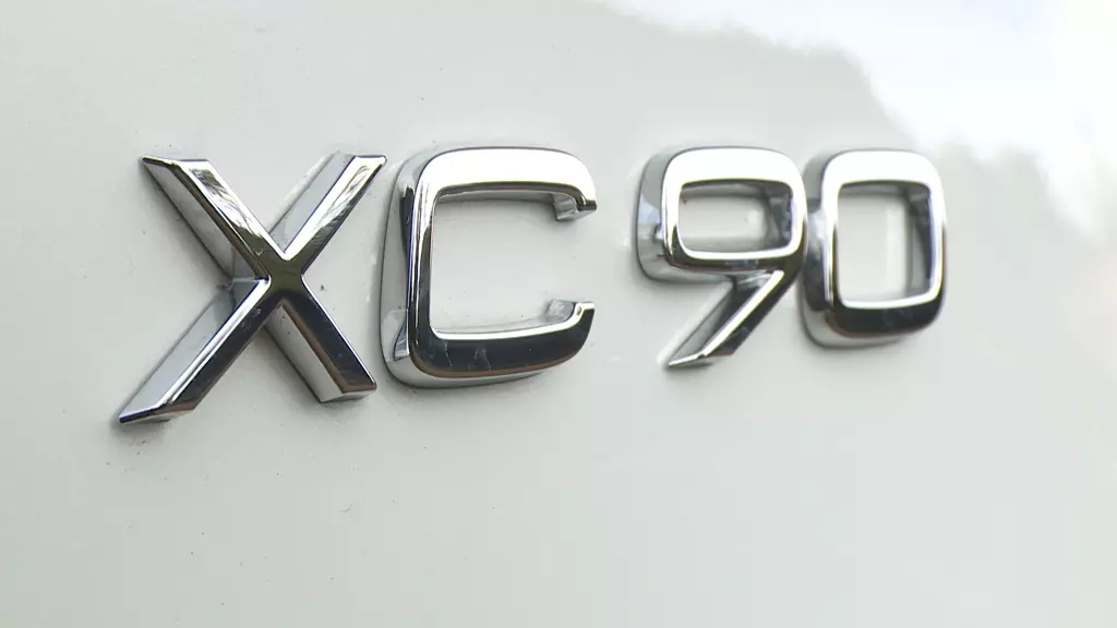 Volvo XC90 2.0 B5P 250 Plus Dark 5dr AWD Geartronic